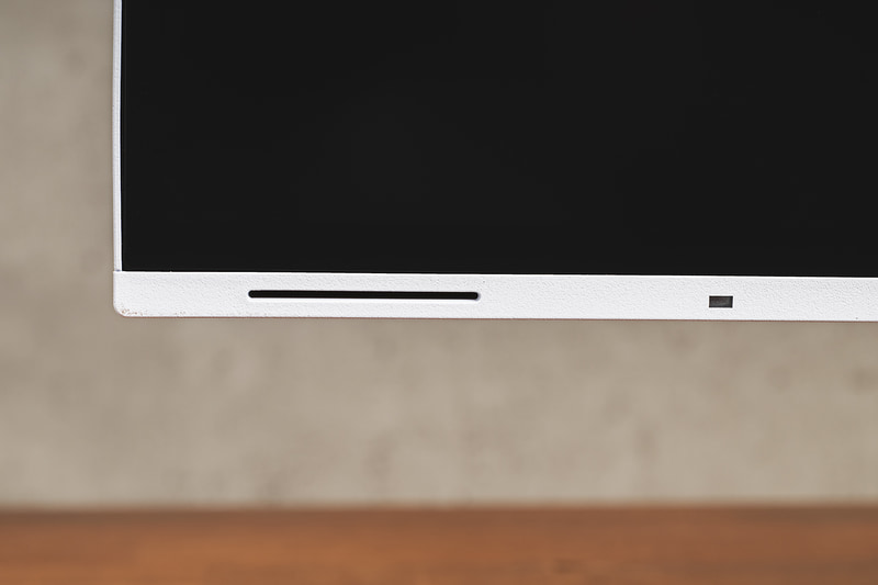 内蔵スピーカーは2W＋2Wのステレオスピーカーに強化。音量もアップし聞きやすくなった