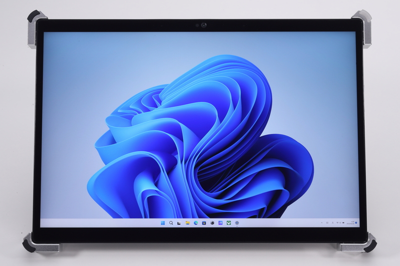 最大165Hz駆動が可能な13.4型のWQXGA液晶ディスプレイ。アスペクト比は16:10