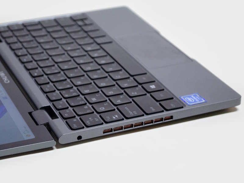 左側面。3.5mmジャック