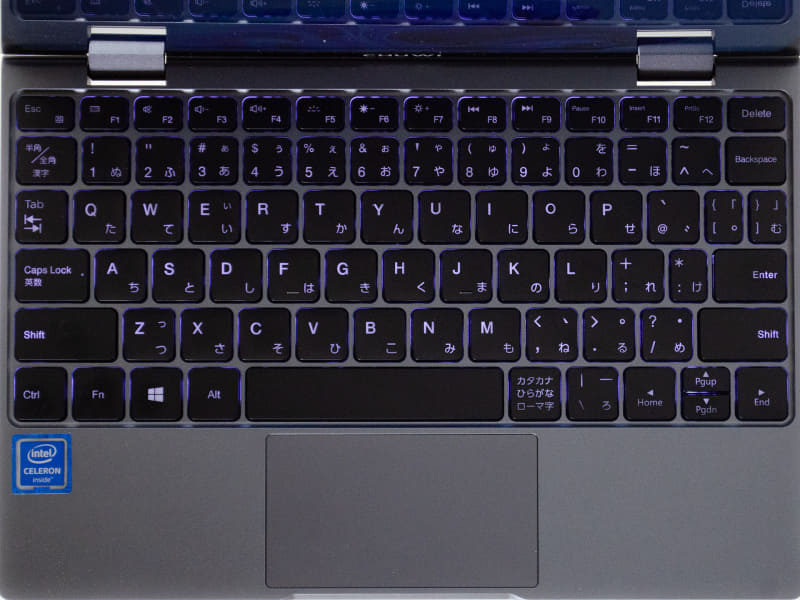 キーボードはJIS配列。タッチパッドは1枚プレート型
