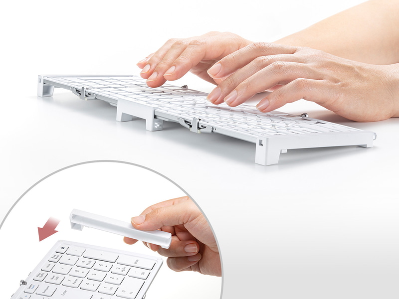 付属のスタンドで角度調節もできる