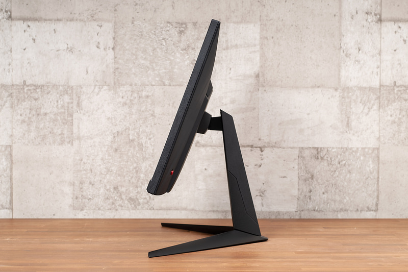 スタンドはチルト対応で、マイナス5～プラス20度