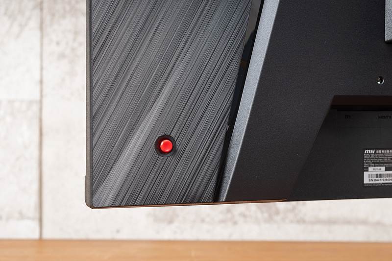 電源オン/オフ、OSDは1つのスティックで操作するシンプルな仕組み