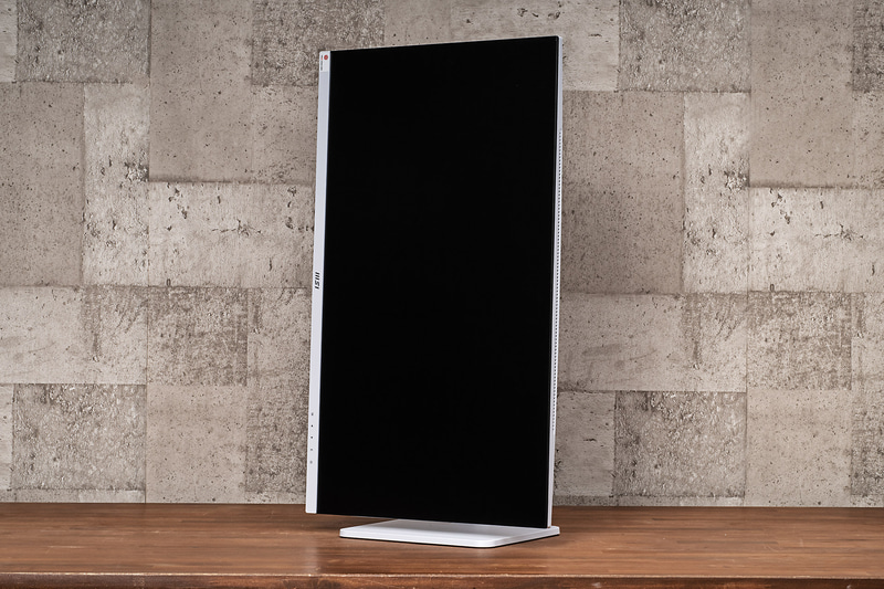 ピボット対応で、マイナス90～プラス90度の範囲で回転させられる