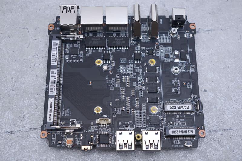 マザーボード裏面