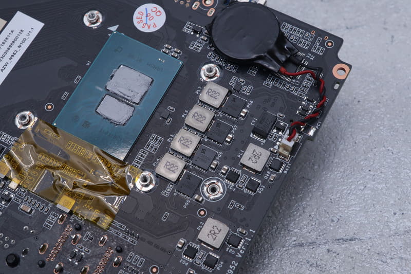 電源は4フェーズのようだ。Sinopowerの「SM7360EKQG」というデュアルNチャネルエンハンスメントモードMOSFETが採用されている