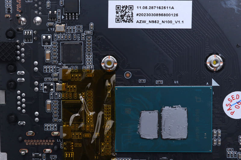 マザーボード上にIntel I225-Vを2基搭載している