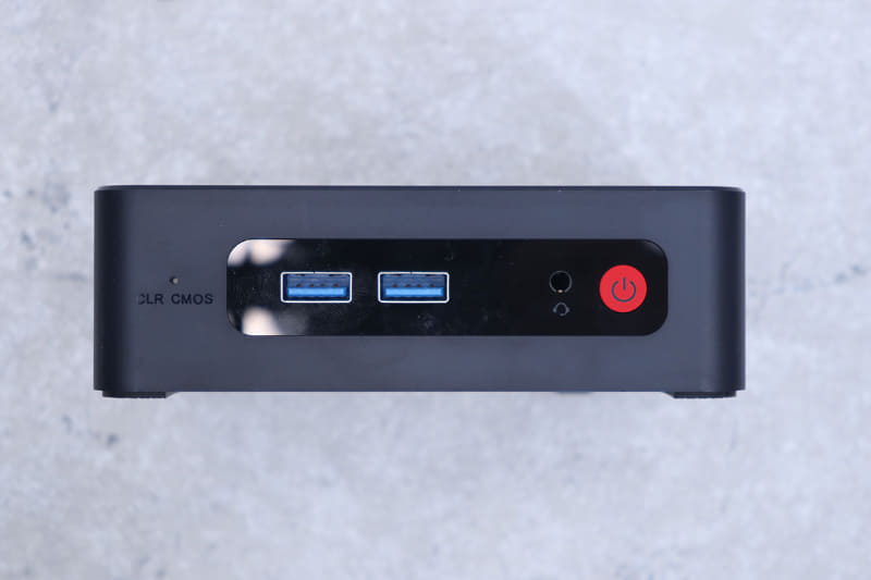 本体右と左側面は通気口のみ