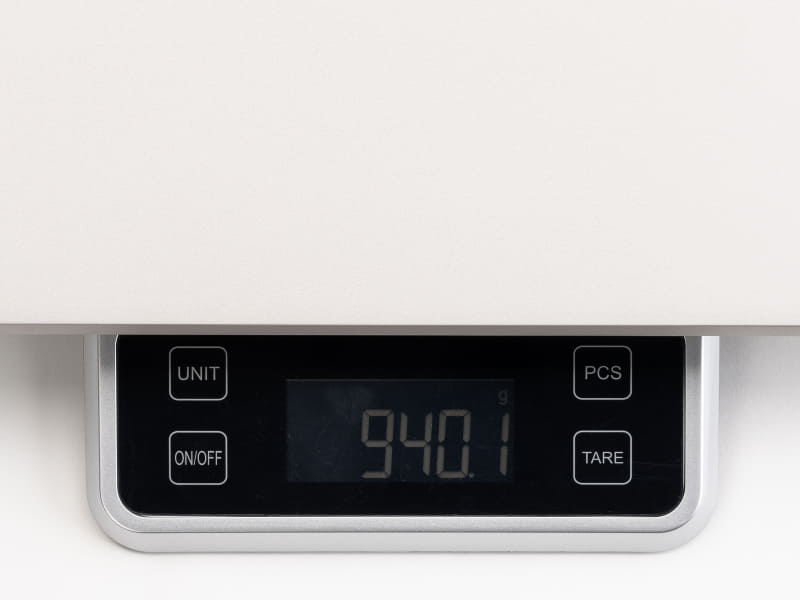 本体重量の実測値は約940gでほぼ空気