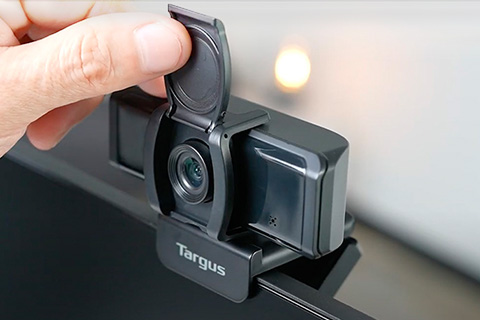 プライバシーシャッターを付属