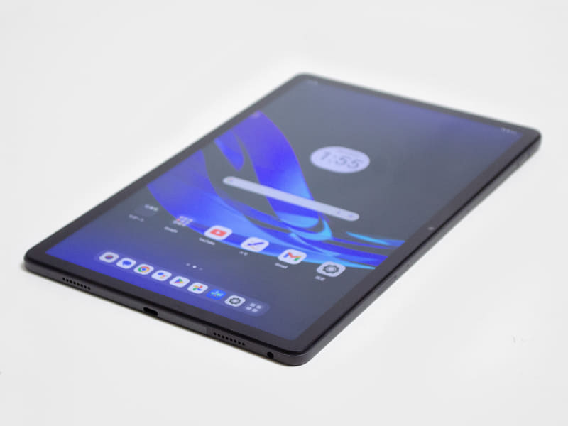 上側面に音量±ボタン、microSDカードスロット。右側面にUSB Type-C、スピーカーR×2、3.5mmジャック