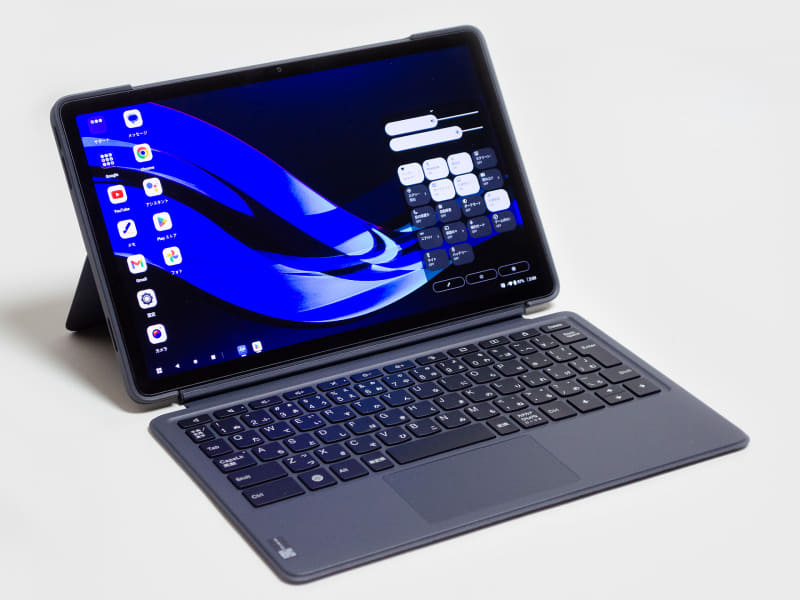 スタンドカバー付きキーボード(オプション)。合体時の重量は実測で1,039g