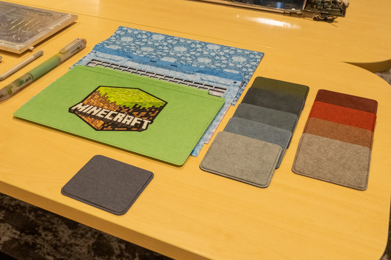 タイプカバーもさまざまな色やパターンを試すという