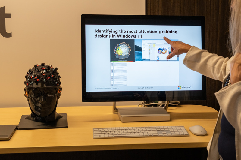 脳の働きと目線からユーザーの注意を引くデザインを分析