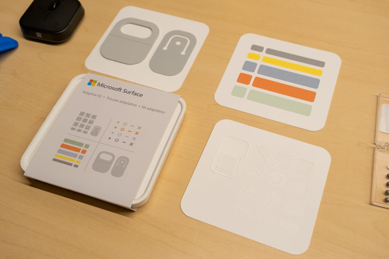 Microsoft Adaptive Kit。触覚でキーを判別できるようにするステッカーなどがセットになっている