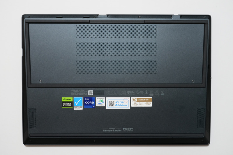 米国軍用MIL規格「MIL-STD-810H」に準拠したテストをクリア。ステレオスピーカーはharman/kardonと協業。Dolby Atmosに対応している