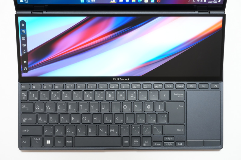 キーボードは86キーの日本語配列。Enterキーが非常に大きく日本語変換時の確定操作をしやすい