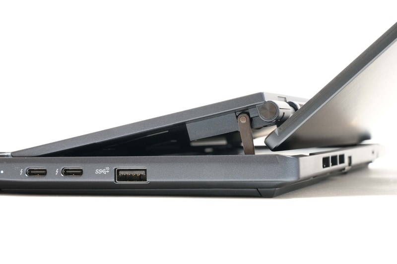 メインディスプレイを開くとセカンドディスプレイ「ScreenPad Plus」が最大20mmせり上がり、画面に12度の傾斜がつく。この機構を「Active Aerodynamic System Ultra(AAS Ultra)」と呼ぶ。メインとセカンドディスプレイの境目が少なくなり、冷却効果も向上する