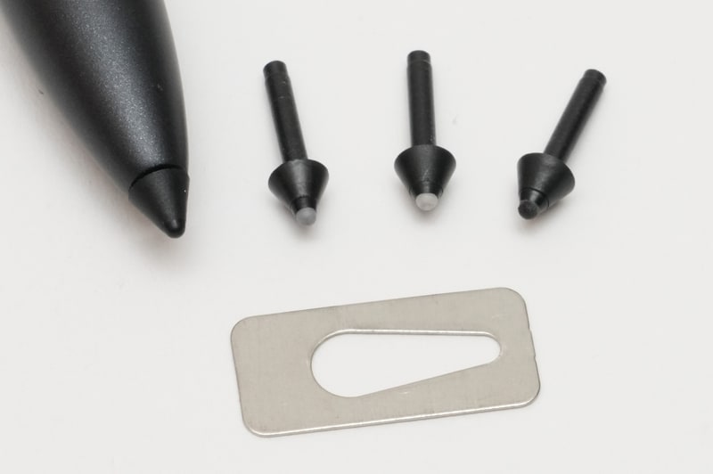 異なる硬さのペン先が4種類付属。欲を言えば予備もほしいところだ