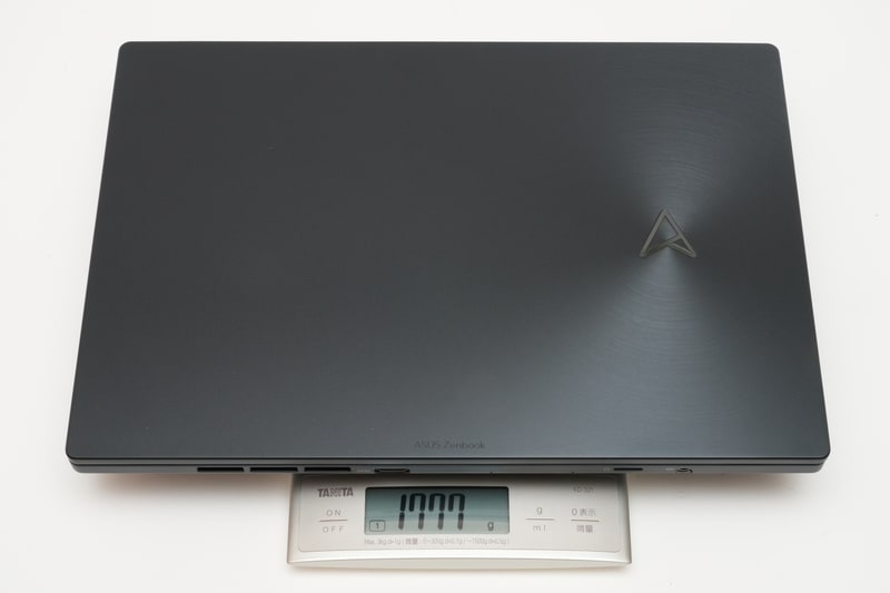 本体の実測重量は1,777g