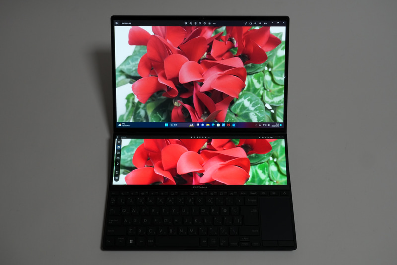 同じ画像をメインとセカンドディスプレイで開いてみると、発色がかなり異なる。それぞれに適したカラープロファイルを用意し、もっと色味を近付けてほしい