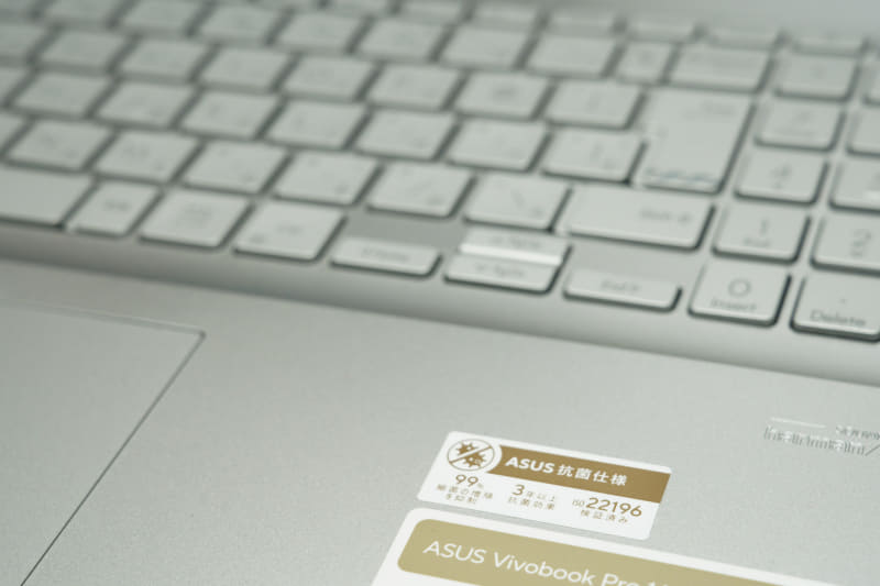 「ASUS アンチバクテリア ガード」による抗菌が施され、長く安心して使える