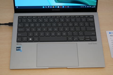 ASUS、薄型軽量モバイルノートPC「Zenbook S 13 OLED」 - PC Watch