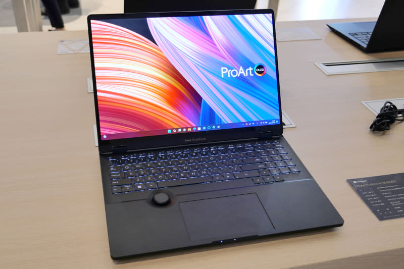 ProArt Studiobook 16 OLED H7604J。ProArt Studiobook Pro 16 OLED W7604Jとの違いは搭載するdGPUとメモリ容量のみ
