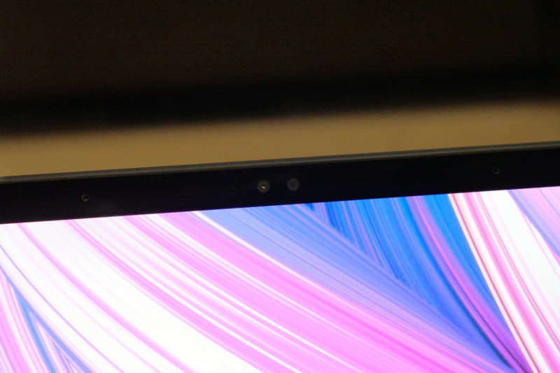 ディスプレイ上部には、Windows Hello対応の207万画素IRカメラを搭載