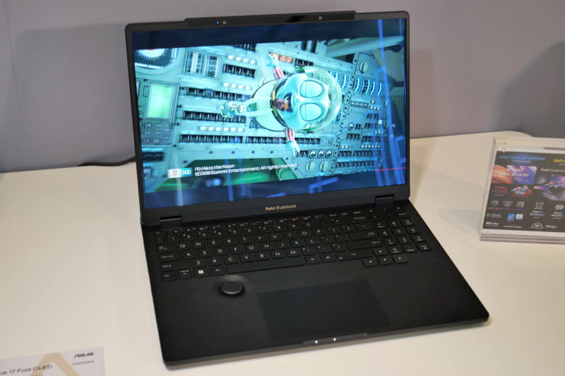 裸眼立体視に対応した「ProArt Studiobook 16 3D OLED(H7604 3D OLED)」も展示。日本での発売は未定