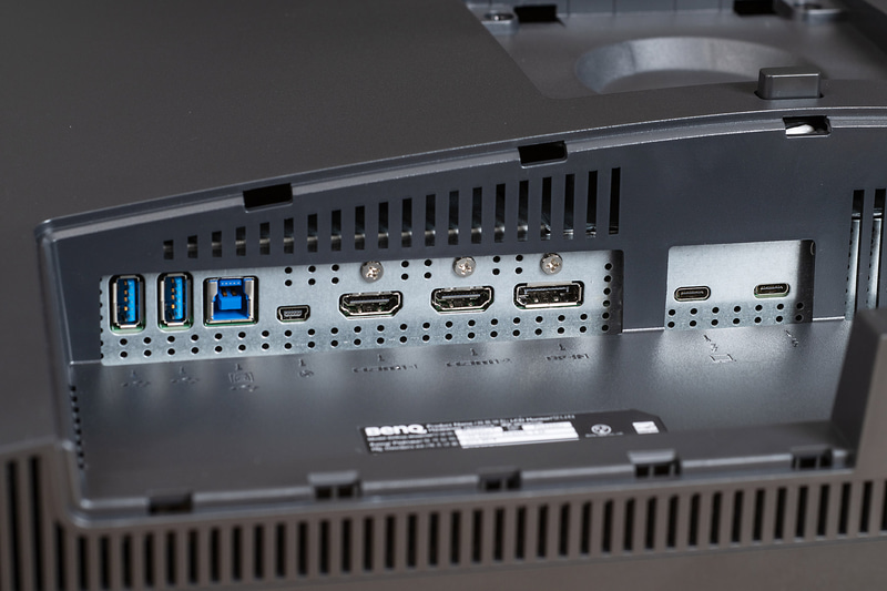 豊富な入出力インターフェイス