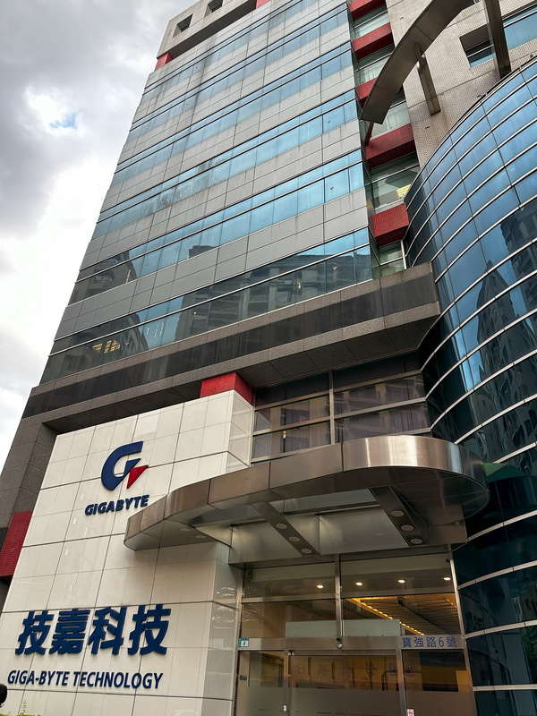 台湾新北市新店区にあるGIGABYTE本社を訪れた