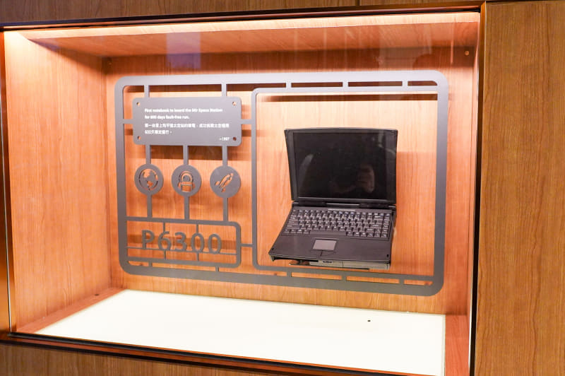 ASUSブランドの初期のノートPCとなるP6300