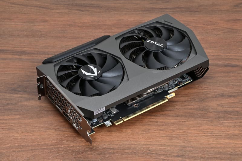 ビデオカードとして、ZOTAC GAMING GeForce RTX 3060 Ti GDDR6X Twin Edgeが搭載されていた。補助電源は8ピン×2仕様だ
