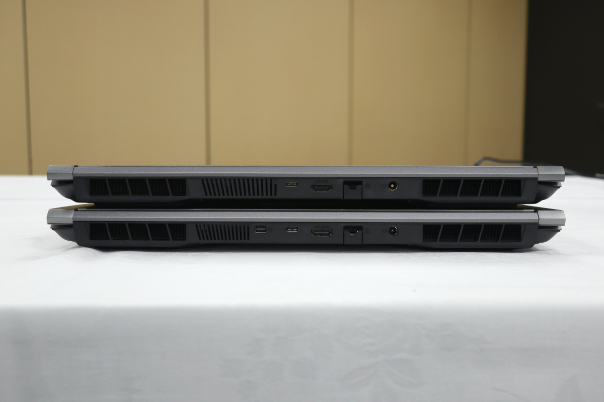 R5-RL6(上)の背面インターフェイスはThunderbolt 4とHDMI、2.5Gigabit Ethernet、DC入力だが、R5-RL5はMini DisplayPort、USB 3.1 Type-C、HDMI、Gigabit Ethernet、DC入力となる