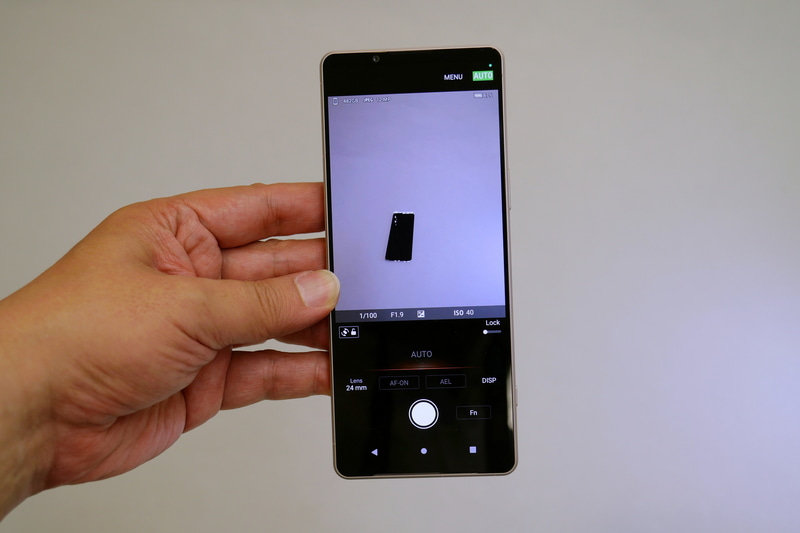 「Photography Pro」のBASICモード以外のモードでも縦画面撮影に対応したUIを用意