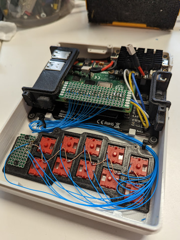 10個のキーを備えたRaspberry Pi 4のポケットPC「chonky-pocket」 - PC