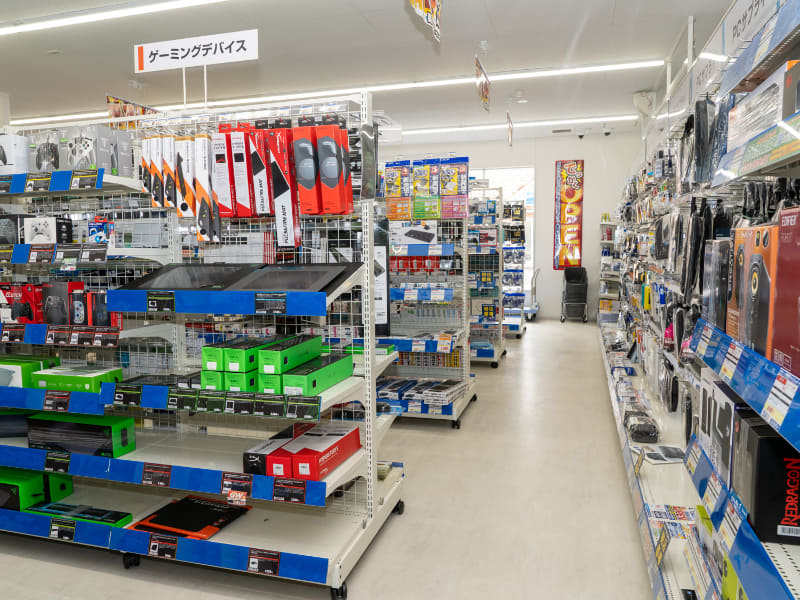 ゲーミングデバイスの棚