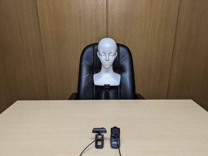 比較のために視野角63度のWebカメラを用意し、一般的なWeb会議でのカメラから人物までの距離を再現してみた