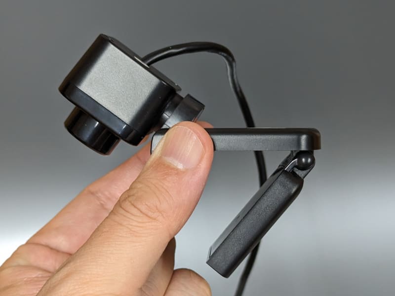 カメラの付け根部分と、クリップの後部が可動する構造