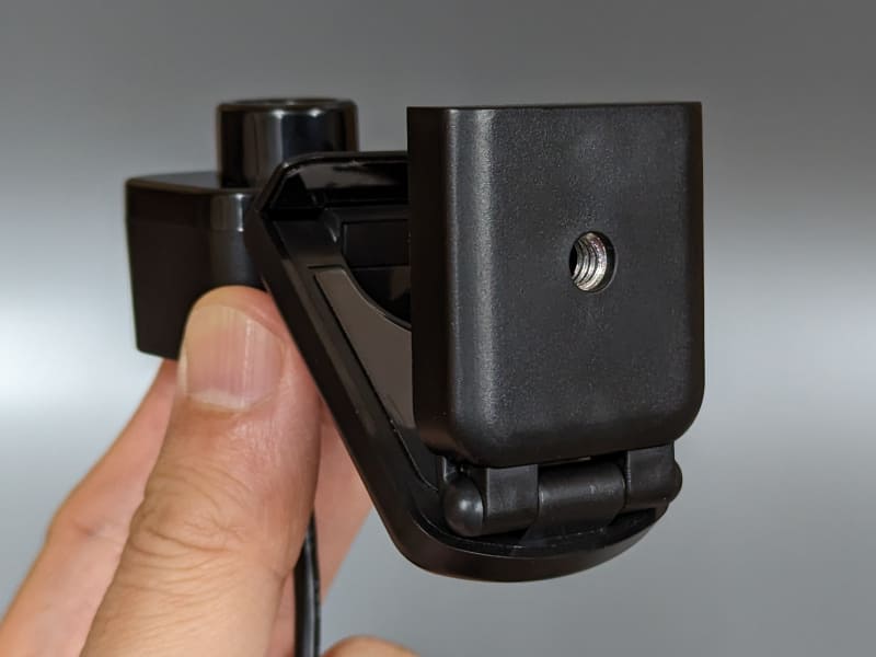 底面には三脚に取り付けるためのネジ穴もある