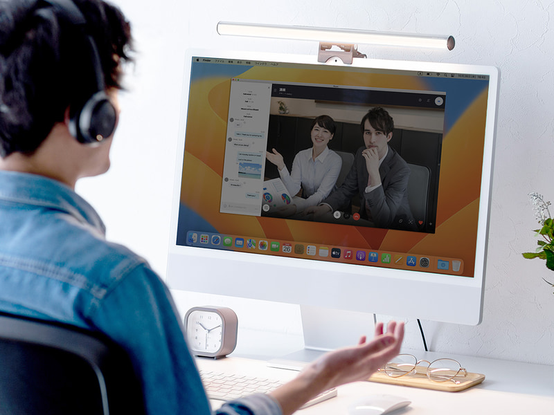 Web会議時に顔を照らすライトとしても利用できる