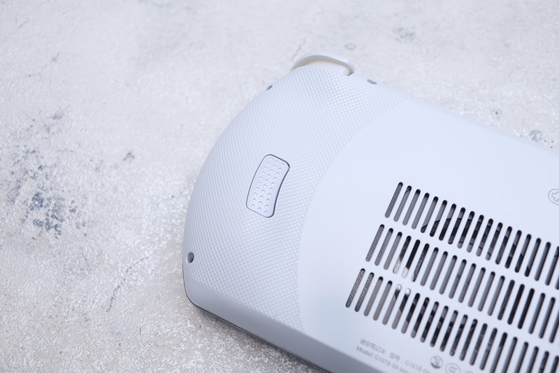 グリップ部に滑り止めのメッシュパターンが施された