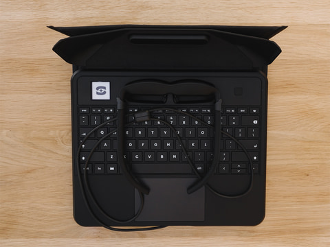 ARグラスで100型相当の画面を使えるPC「Spacetop」 - PC Watch