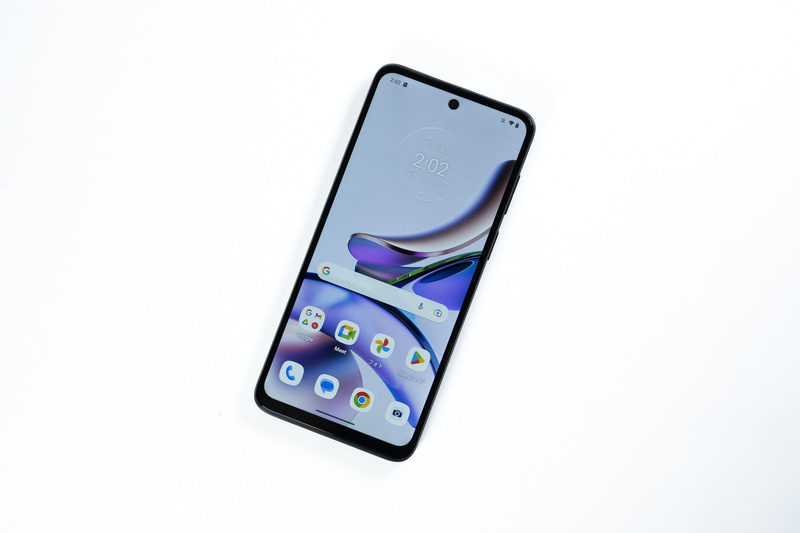 安価ながらベゼルは太すぎないディスプレイ