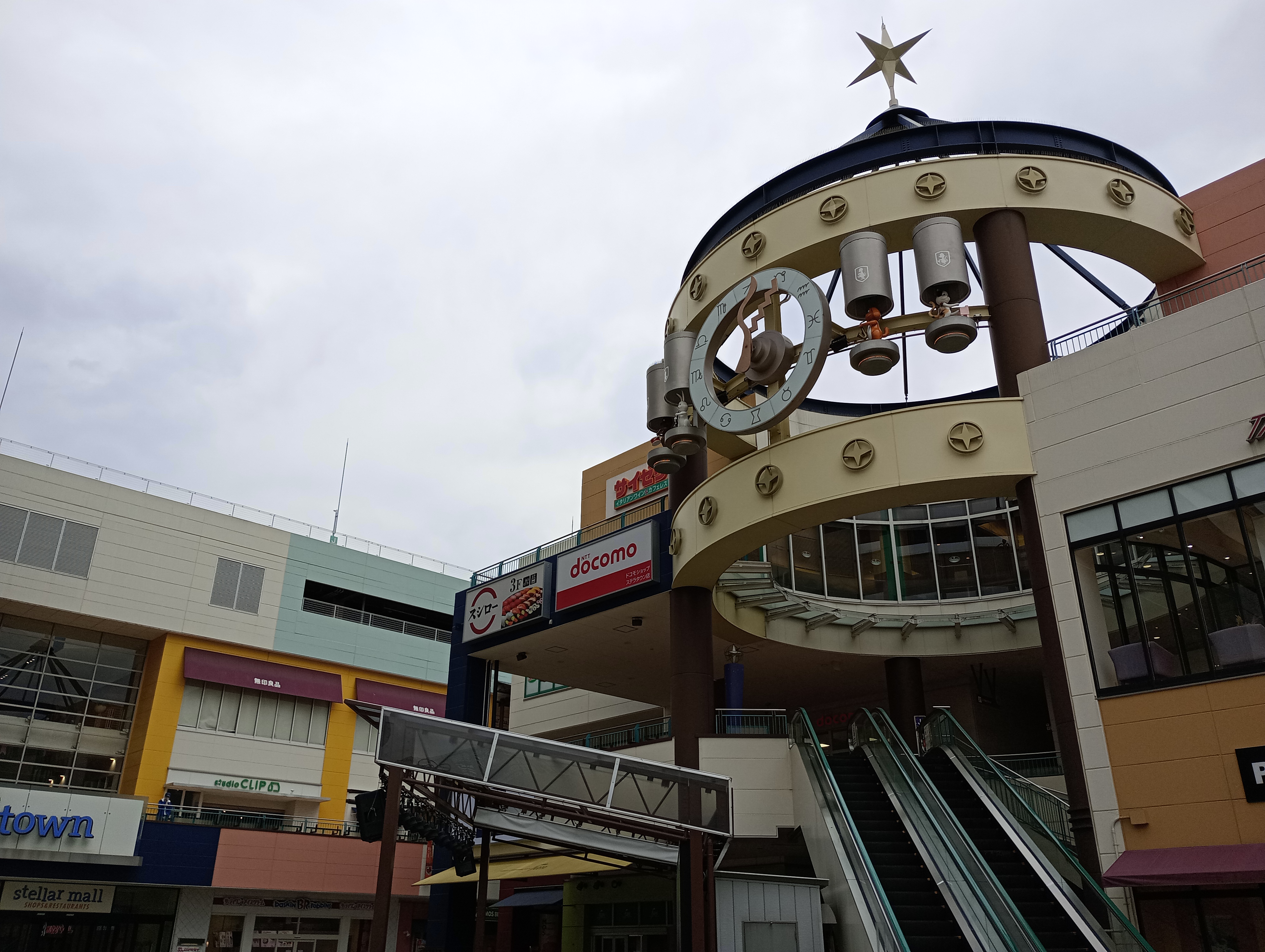 曇天で陰っているが暗部のディテールも潰れずに描写している