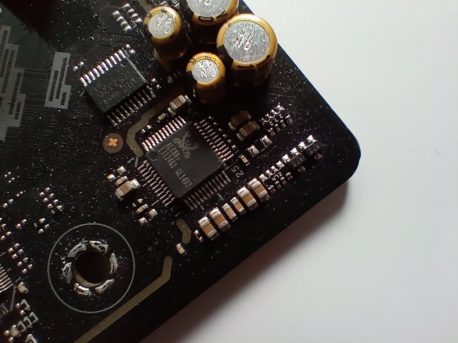 基盤の小さなプリントもマクロ撮影であれば潰れずに撮影できる