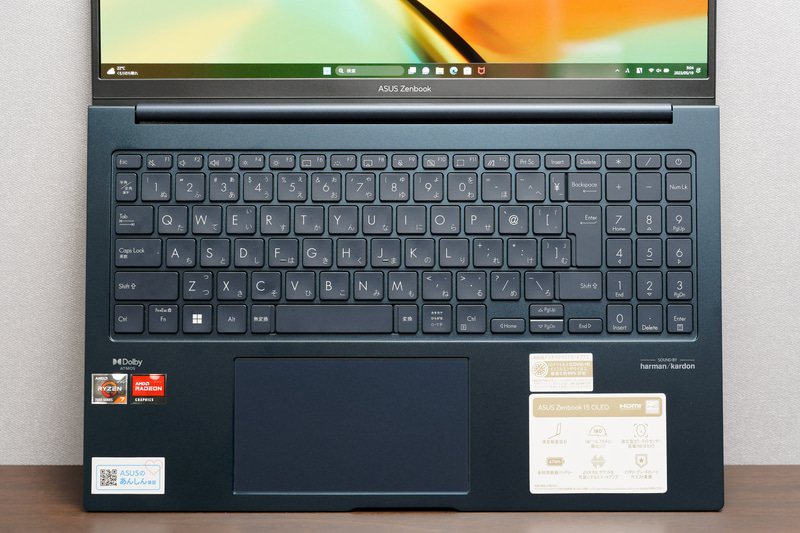 キーボードとタッチパッド周り