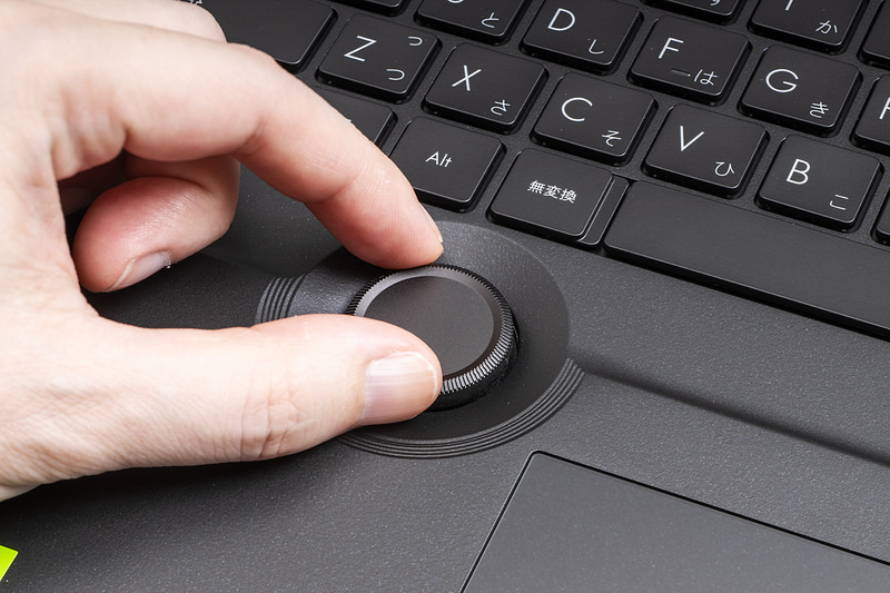 ASUS Dialは回転操作とプッシュ操作に対応。操作したときのフィーリングも心地いい