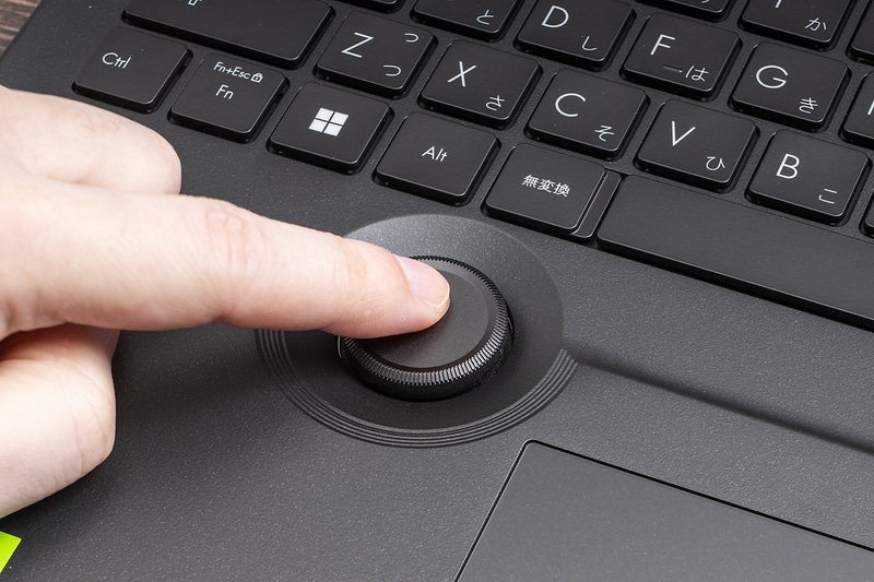 ASUS Dialは回転操作とプッシュ操作に対応。操作したときのフィーリングも心地いい